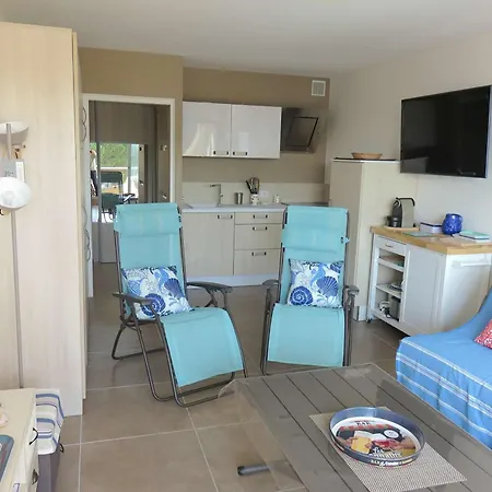 Refait Avec Piscine Et Clim, Proche Et Commerces - Fr-1-731-81 Lejlighed *