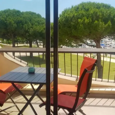 Refait Avec Piscine Et Clim, Proche Et Commerces - Fr-1-731-81 * Le Grau-du-Roi