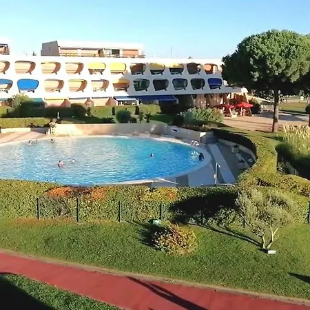 Appartement Refait Avec Piscine Et Clim, Proche Et Commerces - Fr-1-731-81
